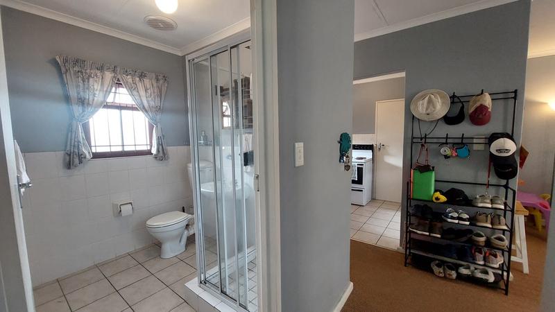 To Let 2 Bedroom Property for Rent in Oakglen Western Cape